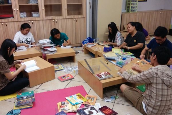 Sampul Buku Juli 2015 Sampul Buku Juli 2015